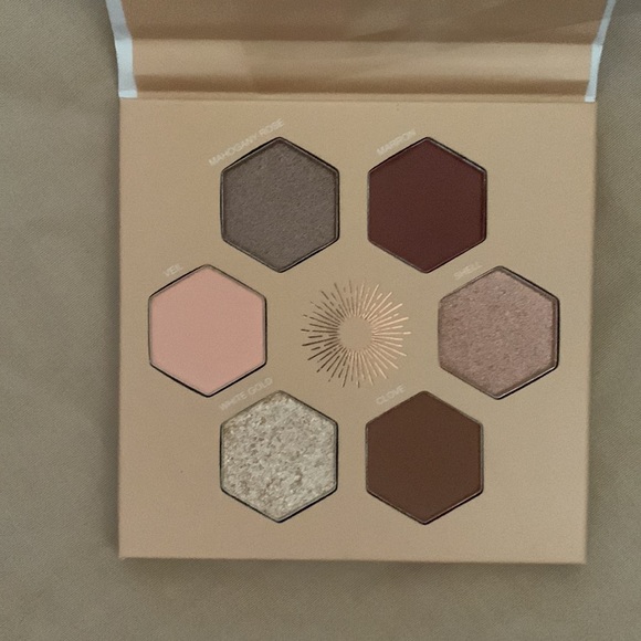 Sandbar Mirage eyeshadow palette - Picture 3 of 4